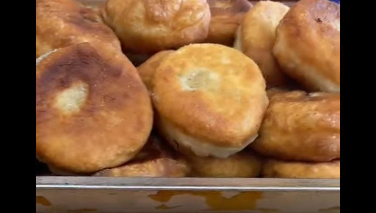 В заведении наблюдается огромная очередь.