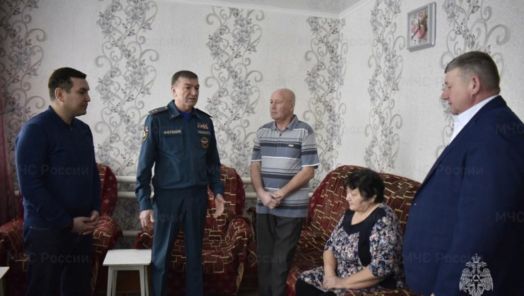 Родственники военнослужащих получили гостинцы.