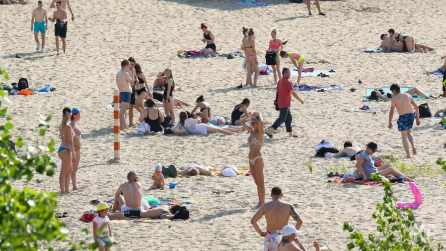 Под обнаженным видом понимается полное отсутствие одежды на теле человека либо отсутствие одежды на его торсе.