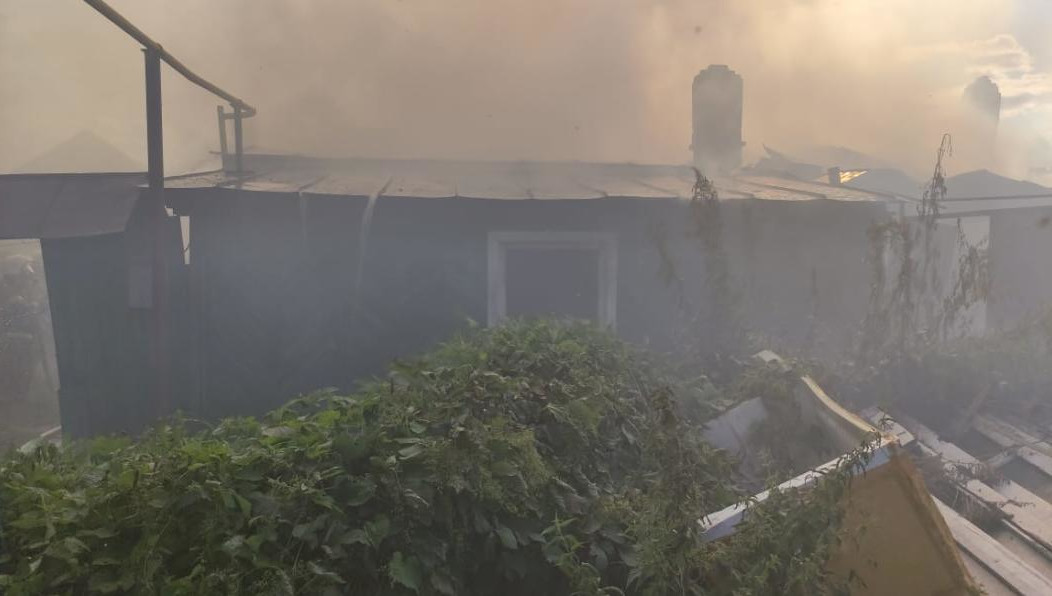 Огонь охватил 80 квадратных метров.