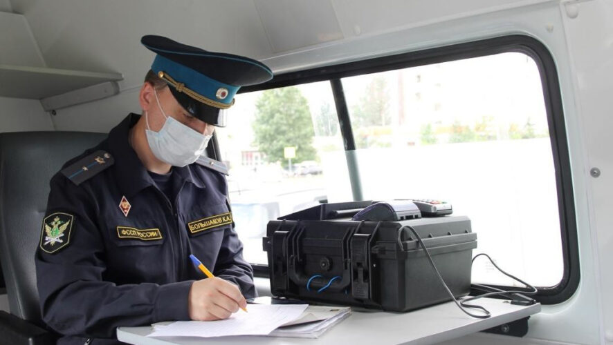 В посёлке Мирный автовладелец перечислил 100 тысяч рублей за полчаса под страхом ареста машины.