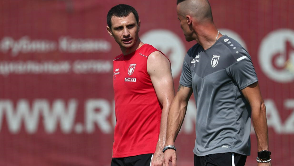 Полузащитник уже тренируется с командой Слуцкого.