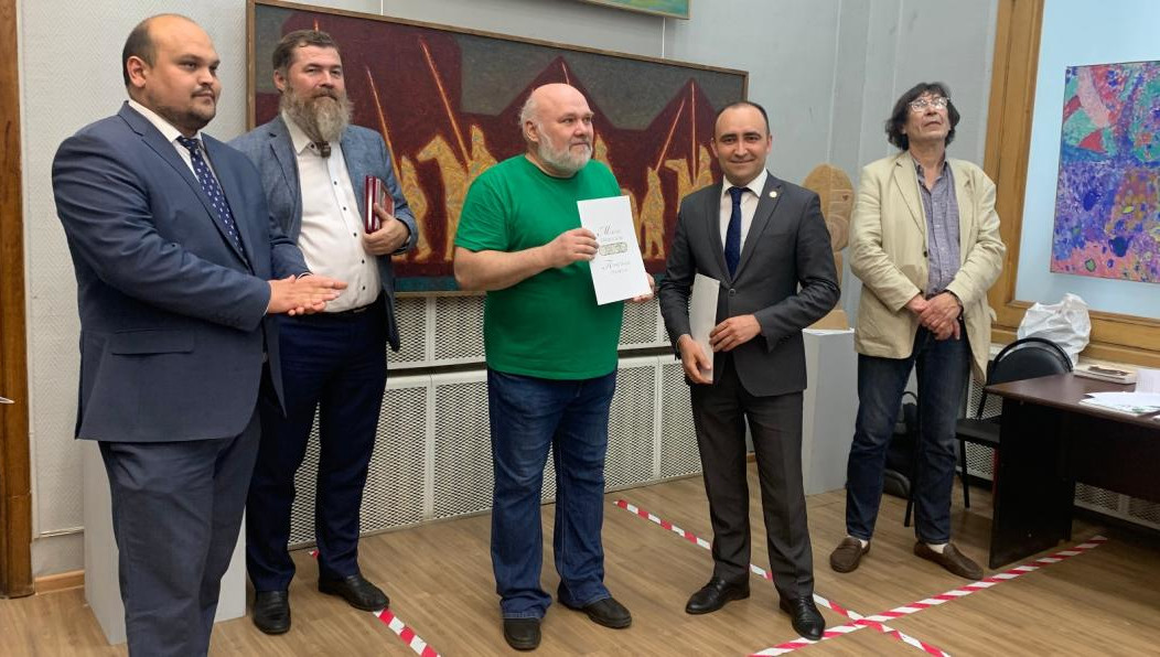 На выставке в столице - живописные и графические работы