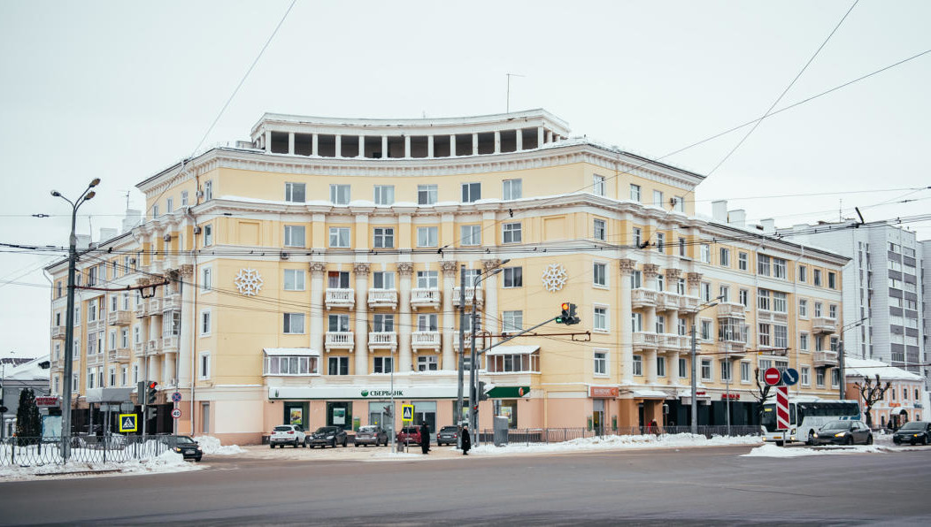 Дом является объектом культурного наследия регионального значения и построен в 1935-1939 годах.