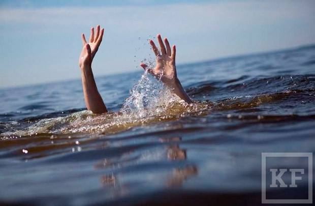 сообщает пресс-служба МЧС РТ. Один человек утонул в 13:25 в озере Ковалинское Лаишевского района