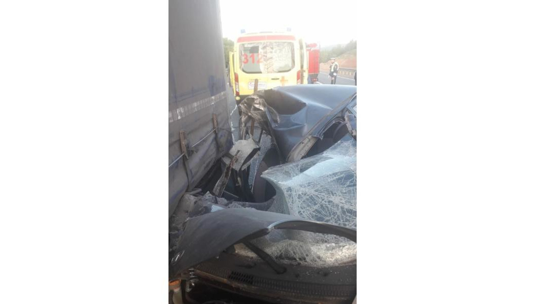 Легковушка влетела в фуру с московскими номерами.
