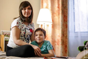 Больная раком жительница Татарстана борется за жизнь и будущее сына.