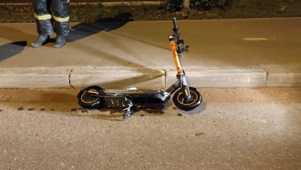 Предварительно пожар произошел из-за наезда транспортного средства на металлическую арматуру.