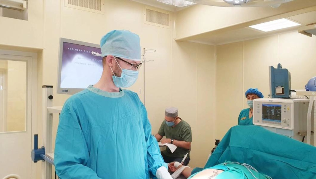 Пенсионерку доставили в приемный покой с болями в животе и рвотой.