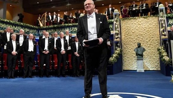 Король Швеции Карл XVI Густав в Стокгольмской филармонии вручил Нобелевские премии по медицине