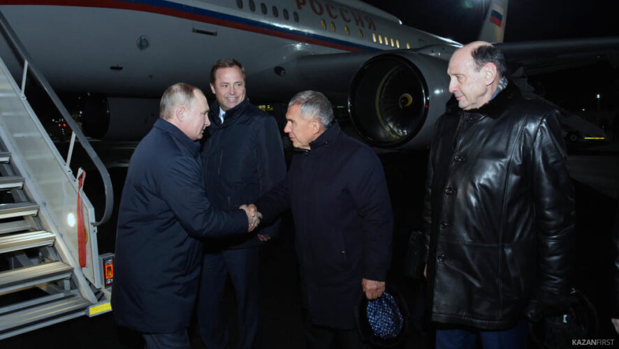 Президент России прибыл на празднование 50-летия автогиганта.