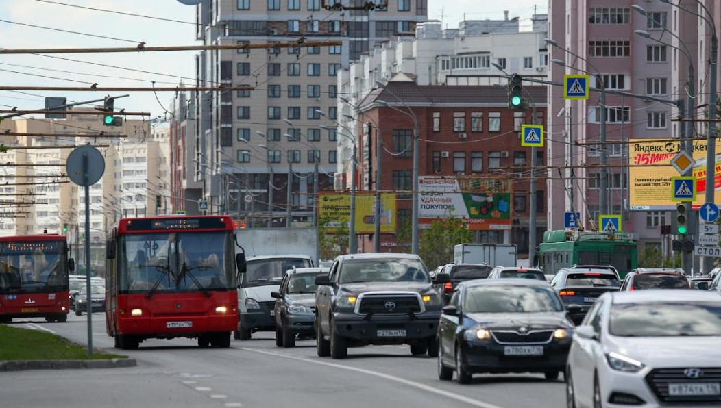 Самый крупный затор в 7 км возник на участке от Вишневского до Амирхана.
