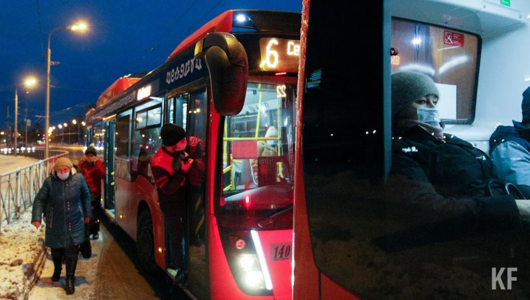 Более 400 пассажирам пришлось выйти из салонов.