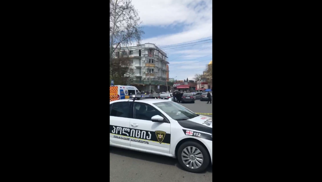 О требованиях нападавшего пока ничего неизвестно.