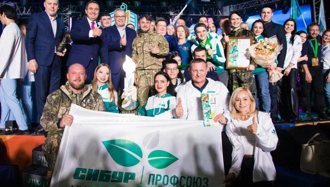 Молодежь нижнекамского предприятия СИБУРа на финальном шоу заставила посмеяться раиса Республики Татарстан и собрала все овации в зале.