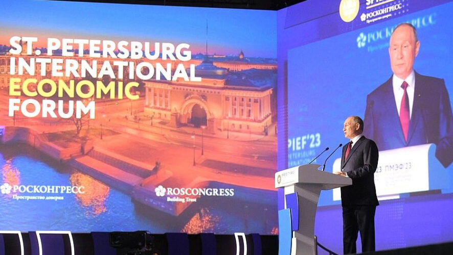 Президент выступил с докладом на Петербургском международном экономическом форуме.