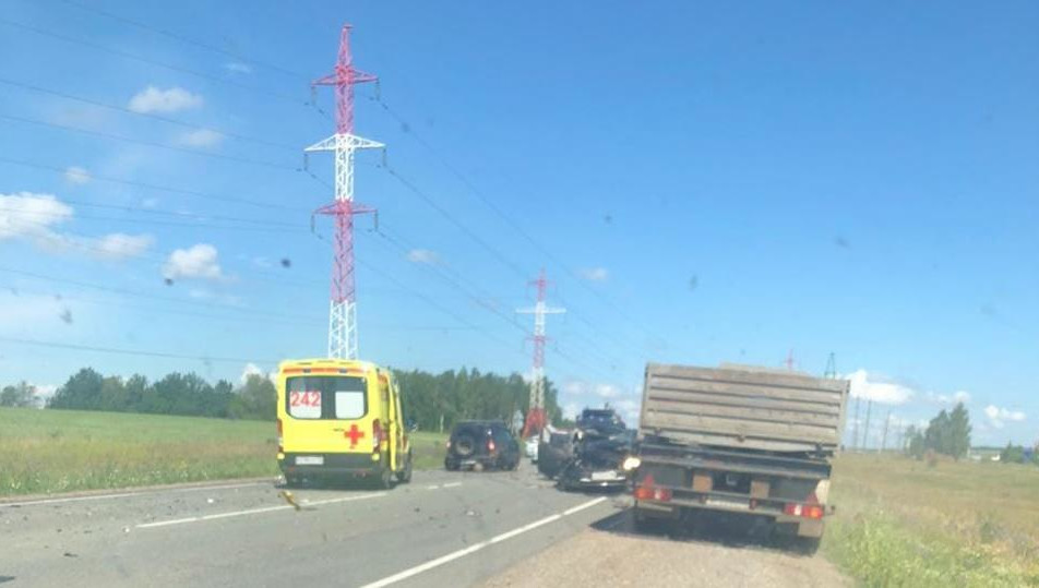 Столкнулись три иномарки.