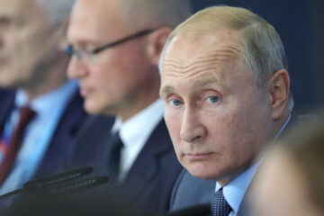 Президент России попросил не приписывать ему очередной дворец.
