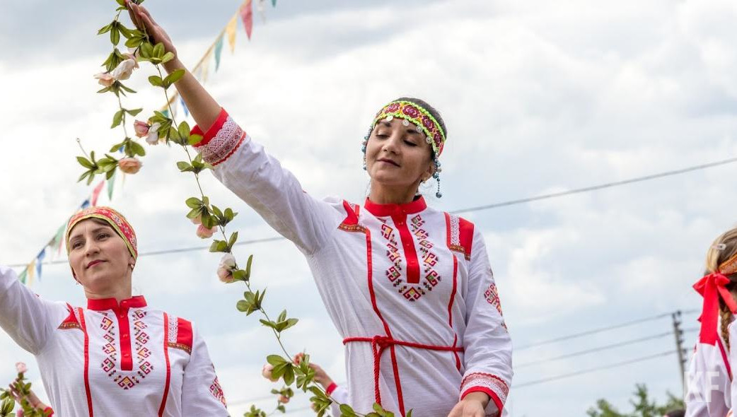 В торжестве приняли участие народные ансамбли.
