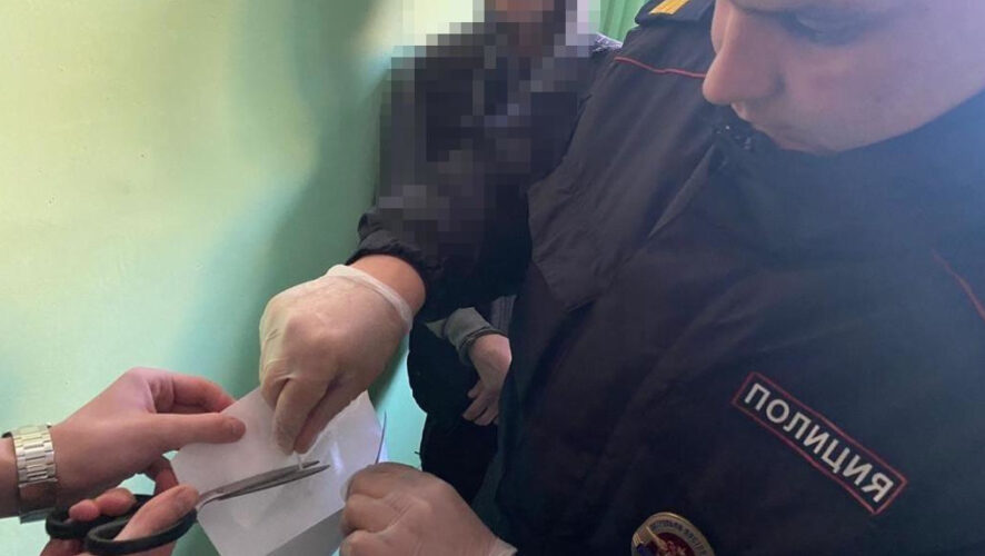 Правоохранители небольшой сверток все же нашли.