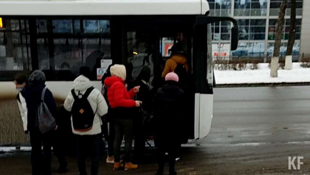 Причиной тому стало скопление талой воды на улице Салимжанова.