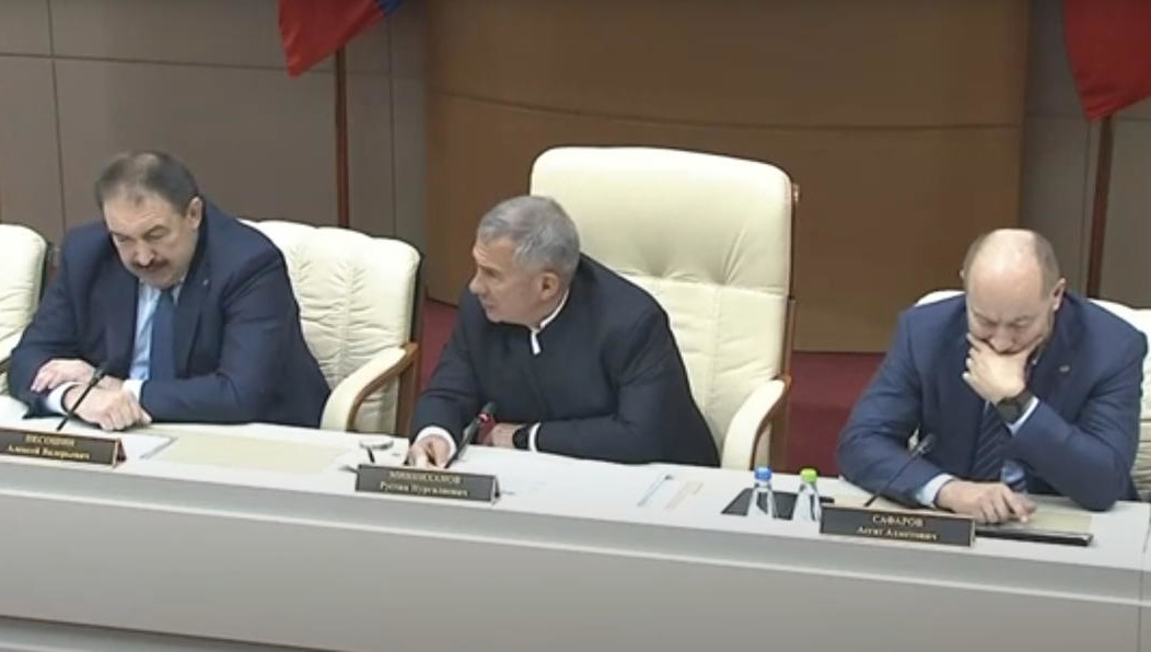 Президент Татарстана провел заседание Оперативного штаба республики и призывной комиссии по мобилизации граждан.