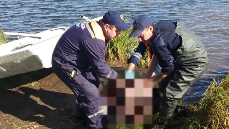 Спасательного жилета на мужчине не было.