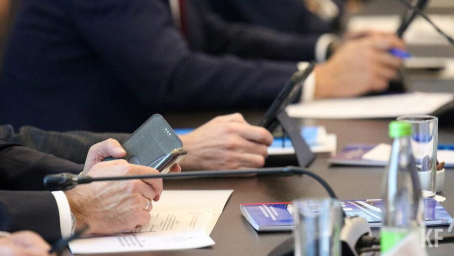 В нее вошли еще два человека.