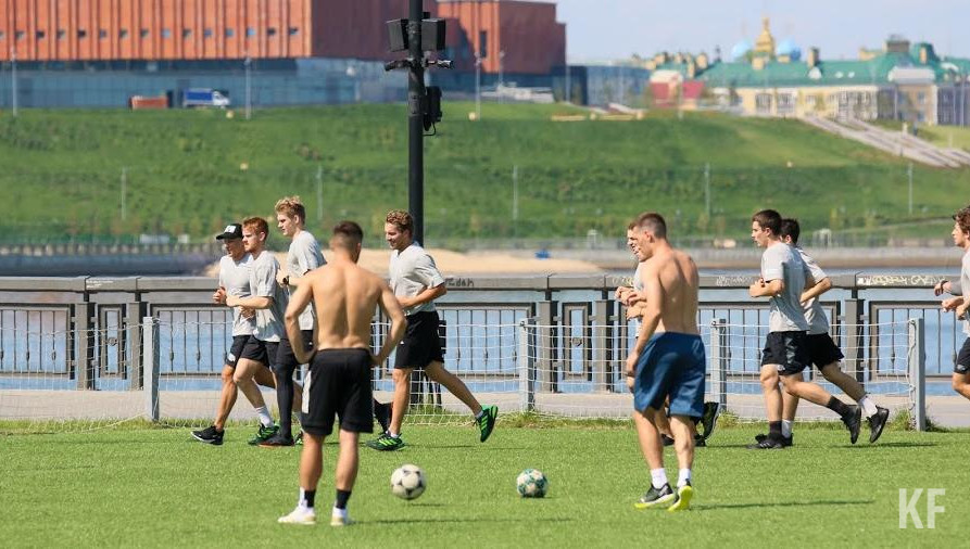 Матч запланирован в рамках дня физкультурника.