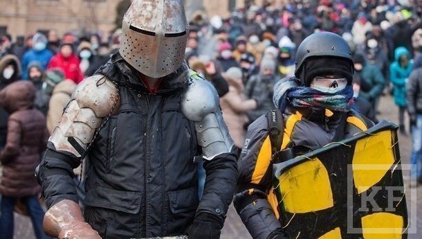 Масштабные уличные беспорядки возобновились в Киеве сегодня