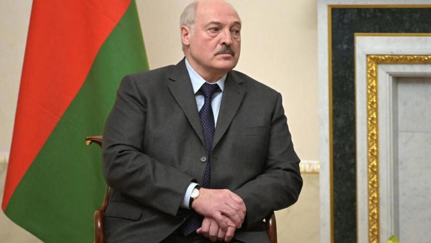 Также президент Беларуси показал гостям владения