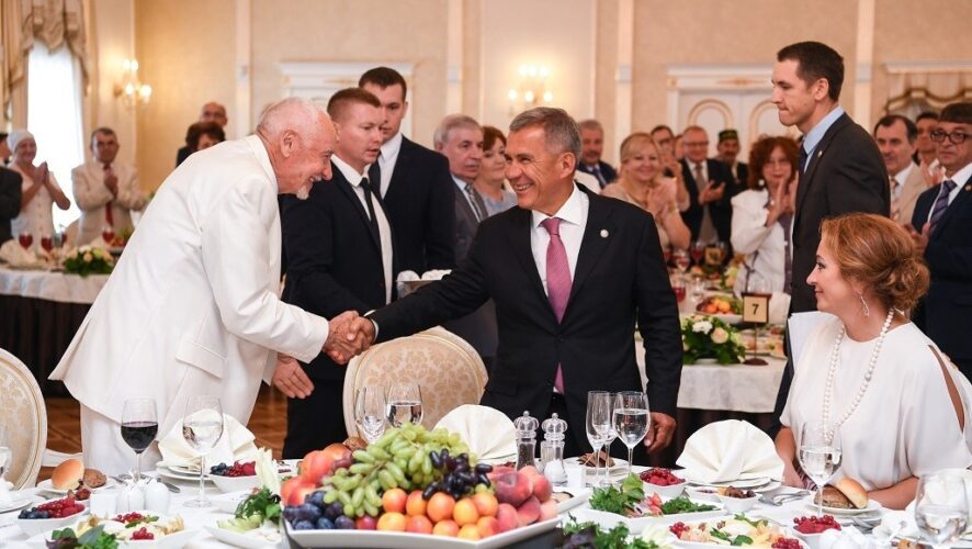 Президент Татарстана Рустам Минниханов с супругой провел в Казанском кремле прием для 52 лучших семей республики