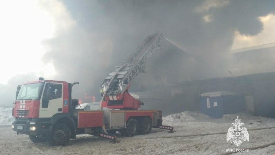 Причину пожара установят дознаватели Государственного пожарного надзора.
