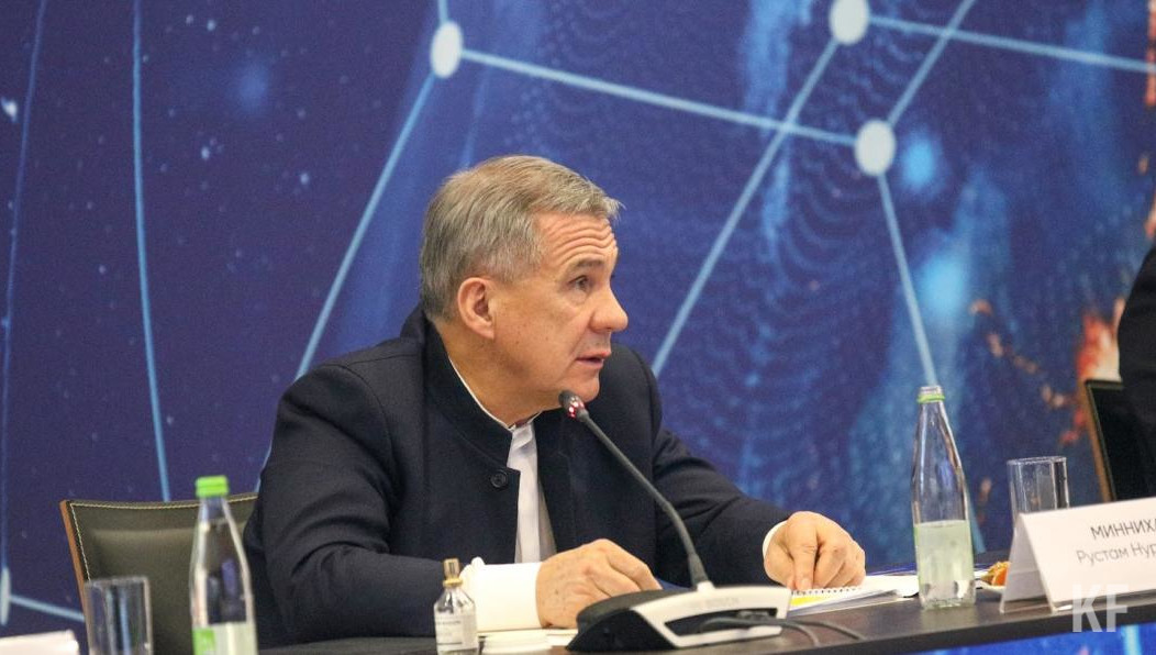 Первую строчку занял губернатор Самарской области Дмитрий Азаров.