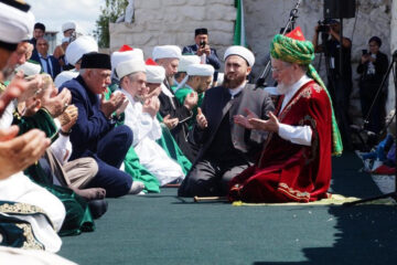 Тысячи паломников съехались в Болгар на годовщину Дня принятия ислама.