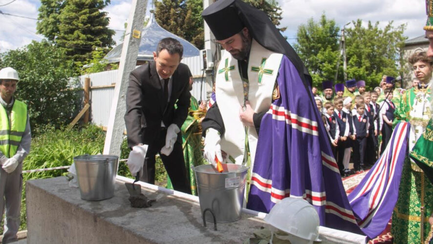 Заведение рассчитано на 120 мест.