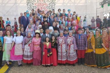 Президент Татарстана в День Республики посетил площадку этно-конфессионального фестиваля «Мозаика культур».