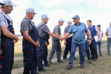 Президенту республики также продемонстрировали молочно-товарную ферму.