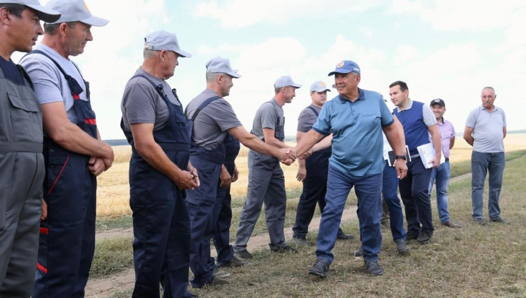 Президенту республики также продемонстрировали молочно-товарную ферму.