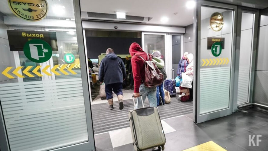 550 граждан прошли в аэропорту проверку и должны в течении двух недель оставаться дома.