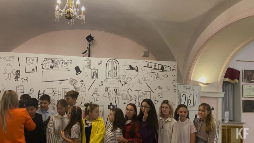 Мальчишки и девчонки с интересом смотрели мультимедийный мюзикл &laquo;Книга силы&raquo; по сказкам Тукая.