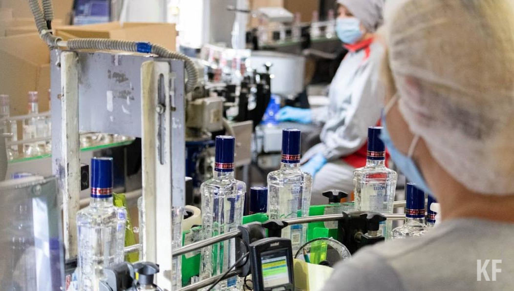 Компания разместила баннер с изображением своей продукции на стадионе в Пестрецах.