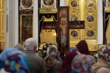 В столицу Татарстана привезли освещенную копию Годеновского креста.