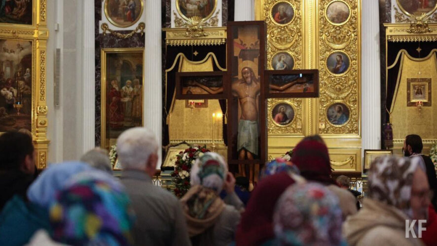 В столицу Татарстана привезли освещенную копию Годеновского креста.