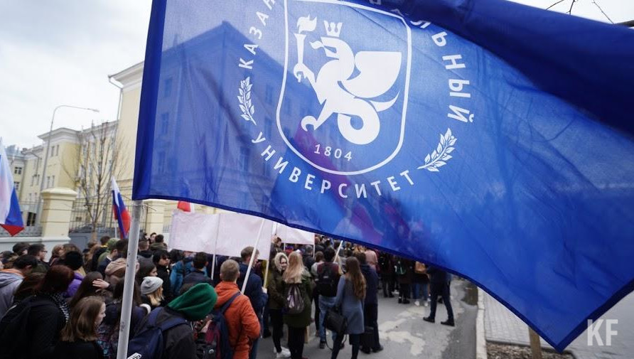 Во столько юноша оценил моральные страдания из-за непоступления.