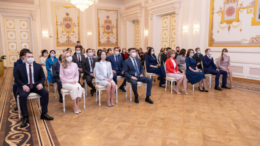 Победу одержал учитель истории и обществознания школы №119 Авиастроительного района Алексей Четверкин.