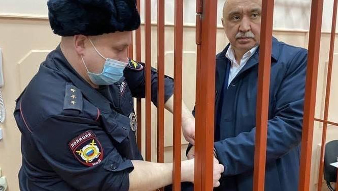 Руководителя вуза задержали 21 декабря на выходе из УНИКСа в Казани.