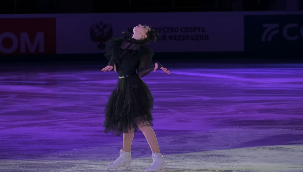 Камила сама попросила его поставить.