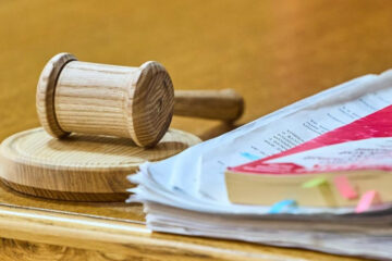 Обвиняемые должны были поставить в школы 120 металлодетекторов конкретной марки