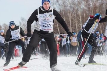 20 600 участников – профессионалы и любители – вышли на старт «Лыжни России» в столице Татарстана. Об этом сообщили на деловом понедельнике в мэрии города.